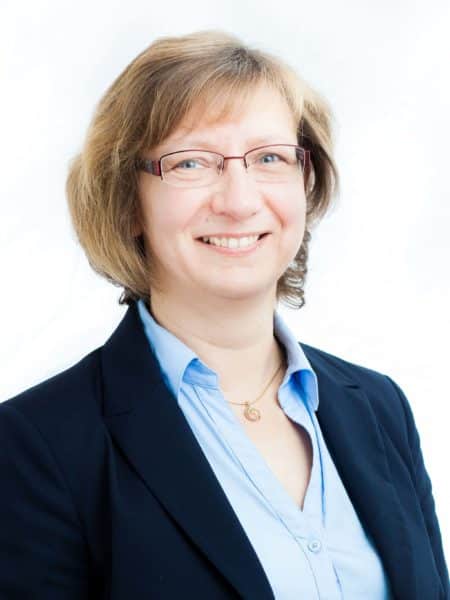 Heike Vocke Geschäftsführerin bei iSAX gratuliert DUALIS zum Jubiläum